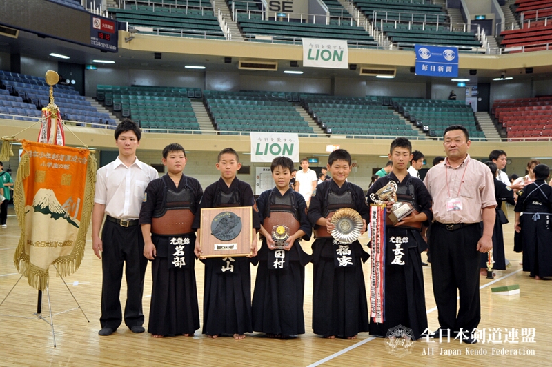小学生団体 優勝:光龍舘