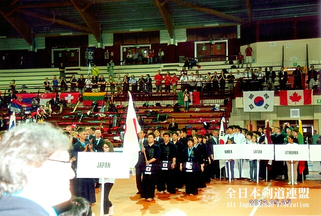 開会式での日本選手団（筆者写す）