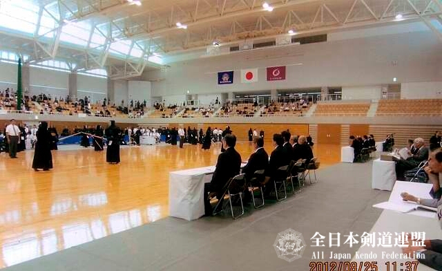 剣道七段審査会（岡山市・桃太郎アリーナ）（筆者写す）