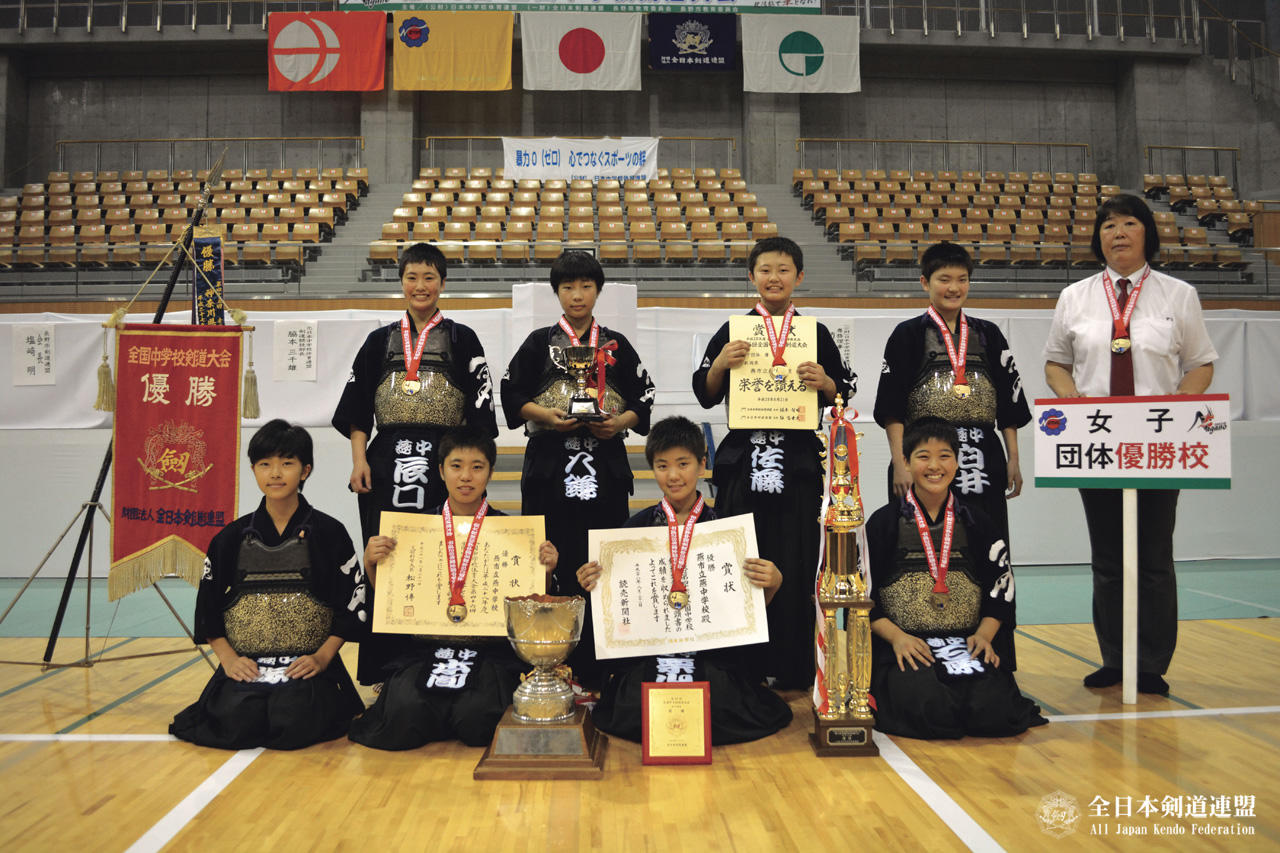 女子団体優勝：燕市立燕中学校（新潟県）